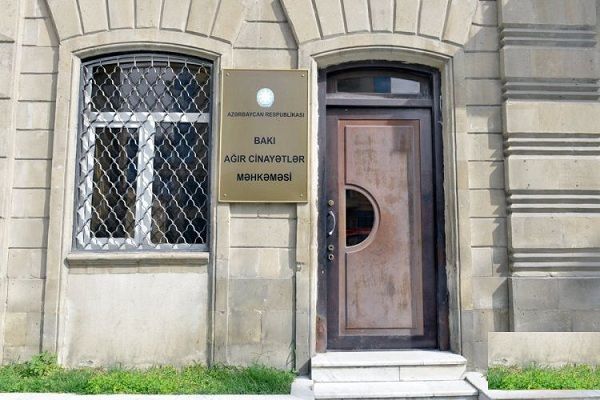 150 min manatlıq dələduzluqda təqsirləndirilən ana-oğula bəraət verildi