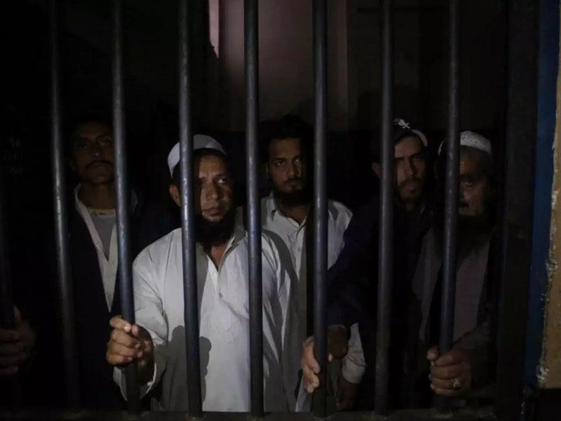 Bəy atası oğlunu və gəlinini öldürdü - Qəribə səbəb