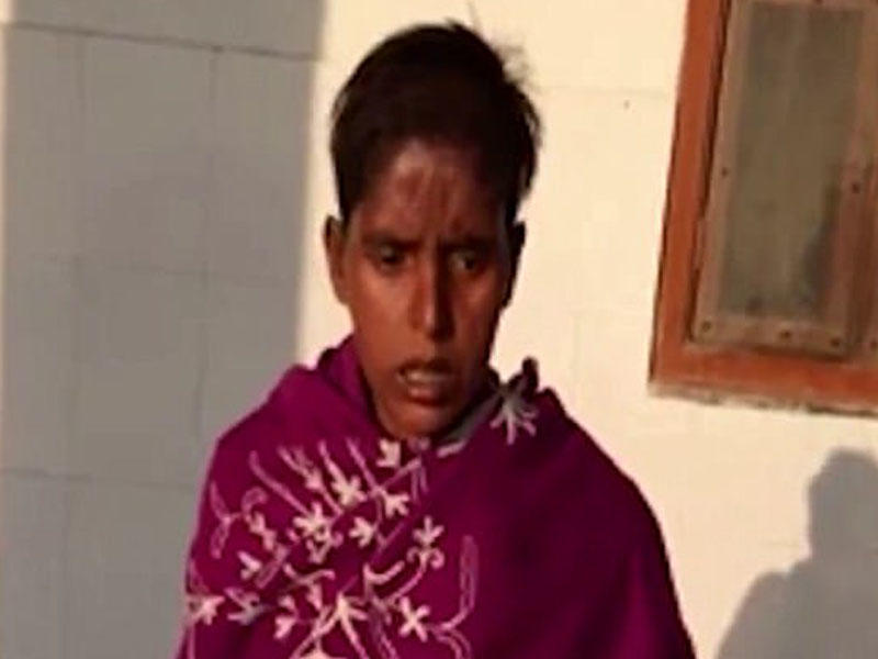 Dəhşətli kadrlar: qadının başından qurdlar çıxarıldı - VİDEO