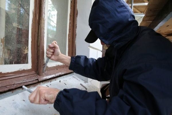 Maştağada evdən oğurluq edən şəxslər tutuldu – FOTO