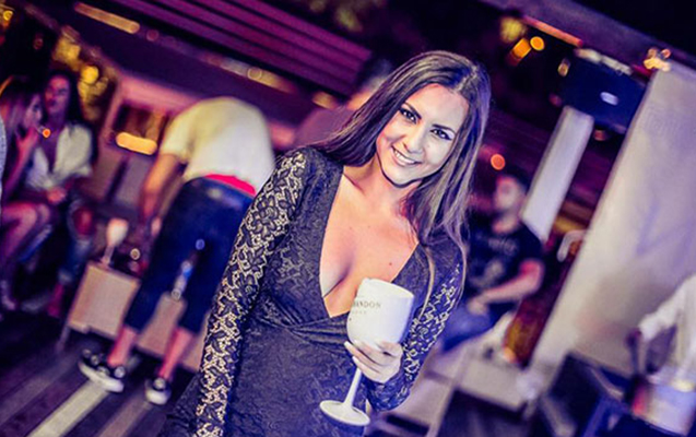 Eyni vaxtda 20 futbolçu ilə sevgili imiş...