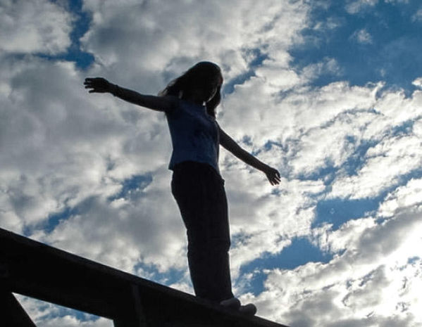 Bakıda gənc qız özünü 10-cu mərtəbədən atdı - YENİLƏNİB