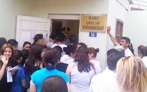 Daha bir universitetdə rektor-tələbə qalmaqalı