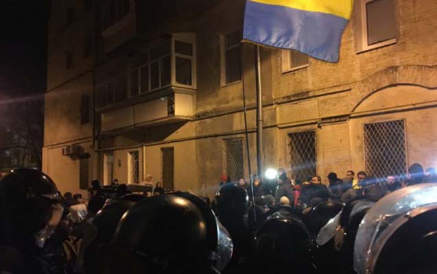 Tərəfdarları Saakaşvilinin saxlanıldığı yerə toplaşır - Fotolar