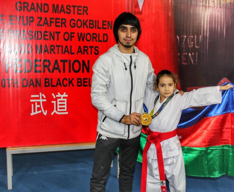 Yeddi yaşlı karateçi Mədinə Kazımova dünya kuboku yarışının qalibi olub