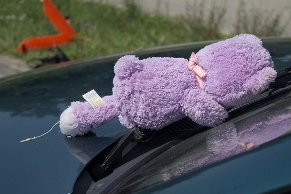 Bakıda 1 yaşlı körpə qızı avtomobil vurdu