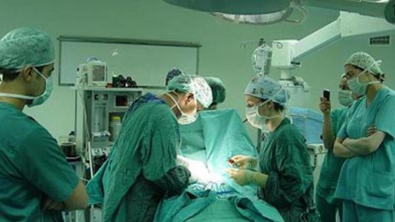 Bakıda özəl klinikada daha bir ÖLÜM: xəstə əməliyyat masasında öldü