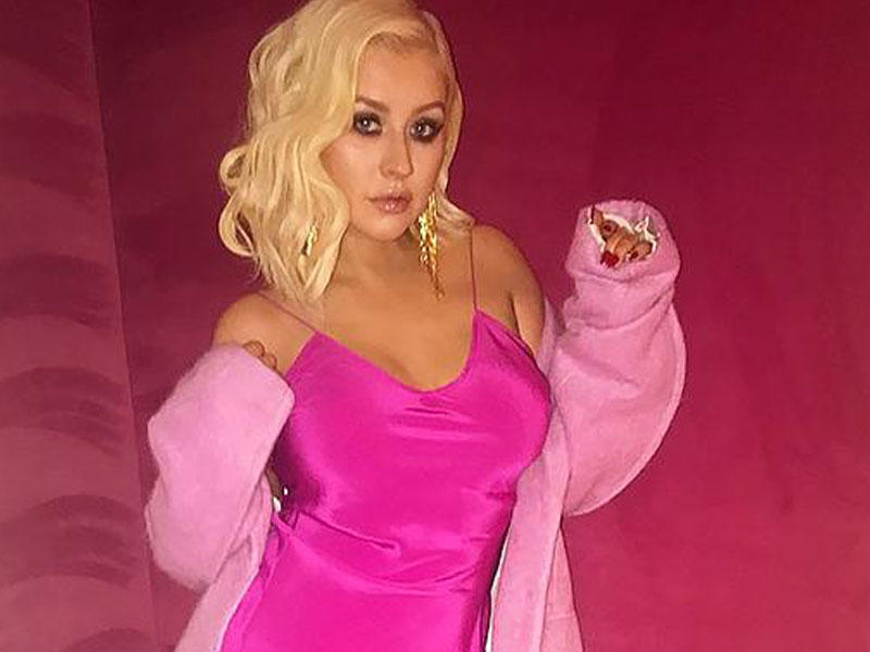 Çəhrayı gecəliyi ilə ad gününü qeyd etdi - FOTO