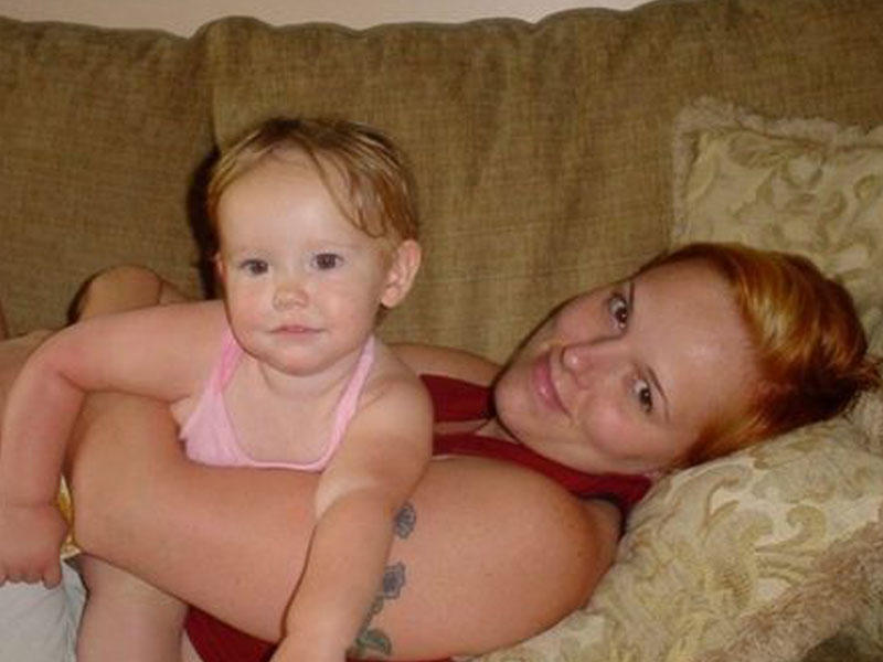 Qardaş 4 yaşlı bacısını öldürdü - İki övladdan biri qəbrə, biri həbsxanaya... - FOTO