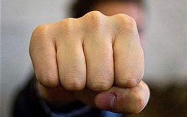 Yeznəsini yumruqla vurana hökm oxundu