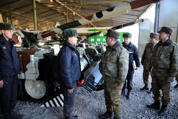 Zakir Həsənov tank bölmələrinin döyüş hazırlığını yoxladı – FOTO