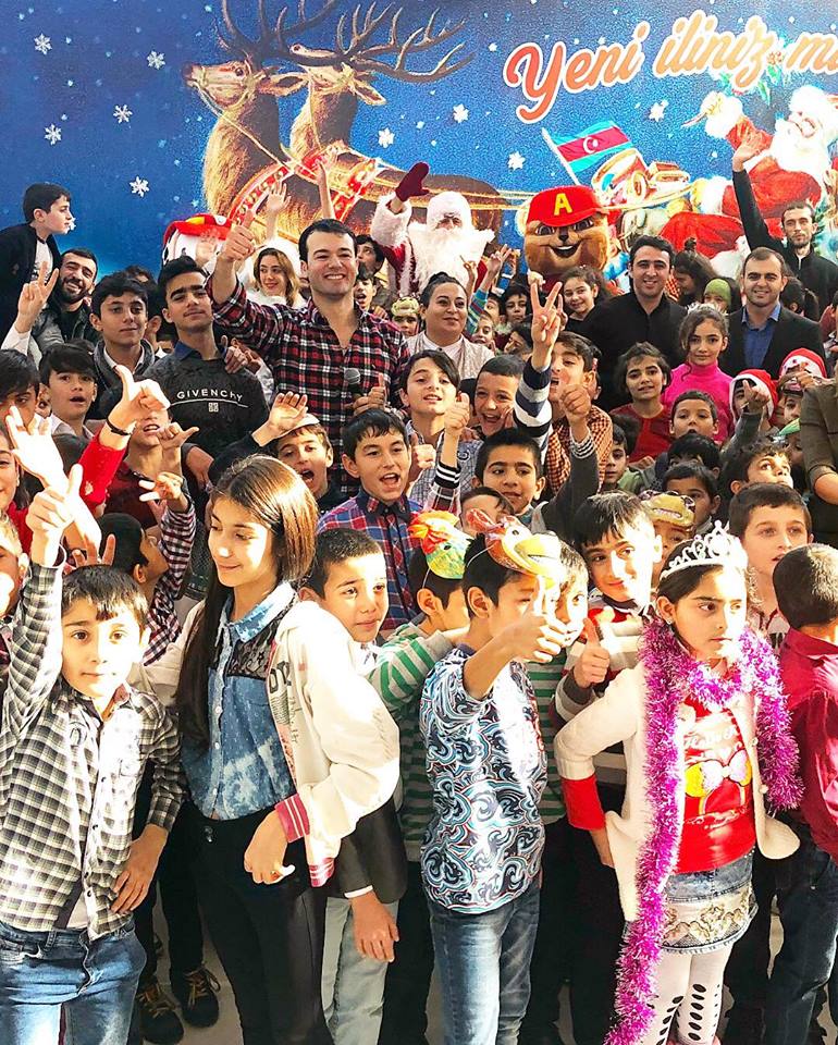 Pərvin Şərifov kimsəsiz uşaqları sevindirdi - FOTOLAR