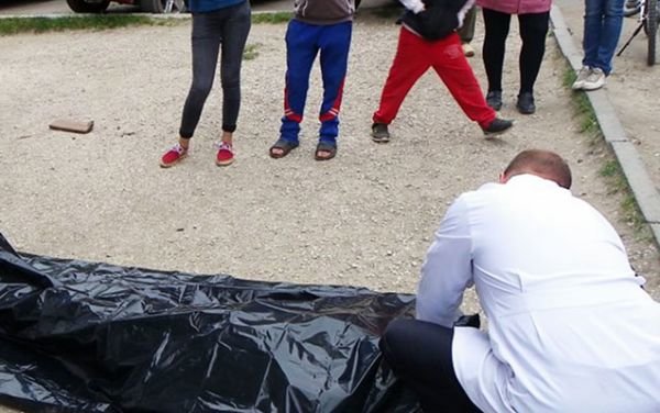 Namusa görə ürəyindən güllələdi: 