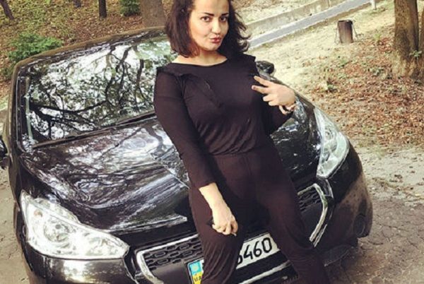 Polisləri “zibil” adlandıran azərbaycanlı qız axtarışa verildi