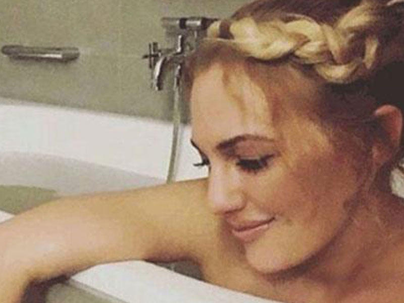 Məryəm hamam fotolarına görə işindən oldu