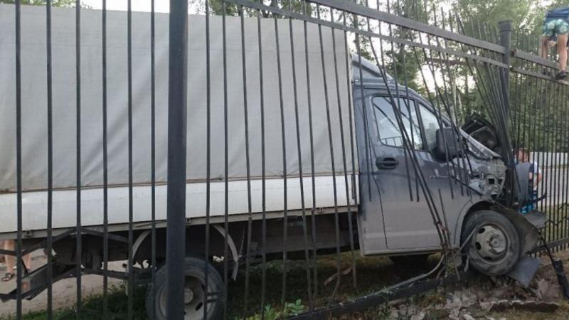 Ağdamda iki avtomobil toqquşdu - Xəsarət alan var