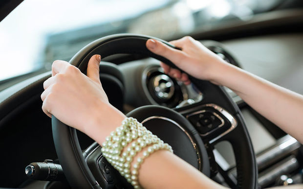 Türkmənistanda qadınlara avtomobil sürmək qadağan olundu