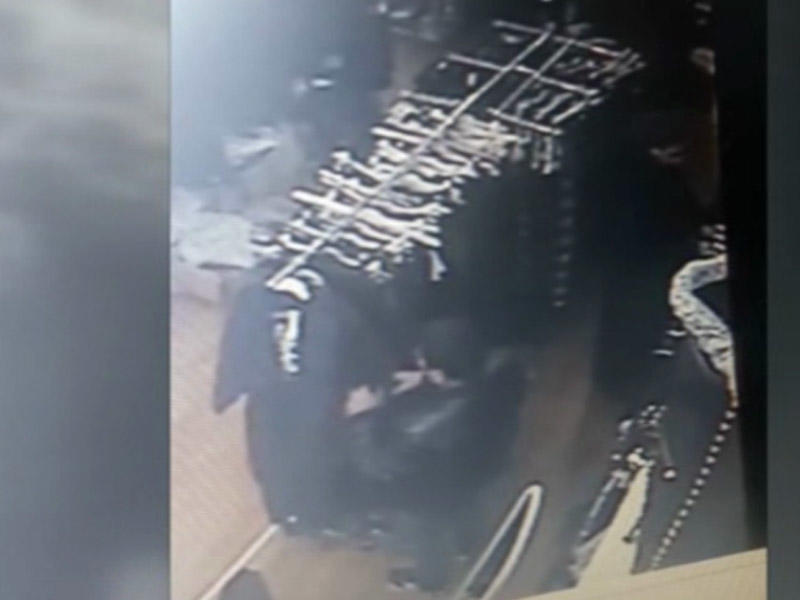 Bakıda oğurluq anı kameraya düşdü - VİDEO