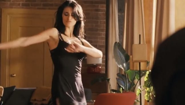 Hollivud aktrisası ləzginka oynadı - VİDEO
