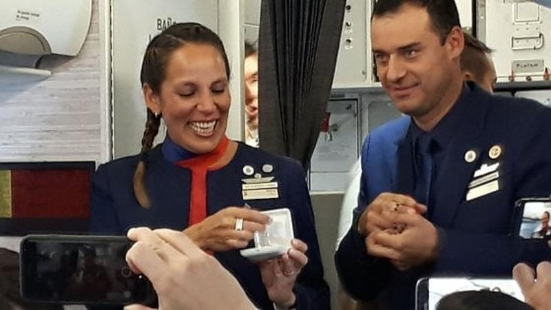 Cütlük təyyarədə evləndi – FOTOVİDEO