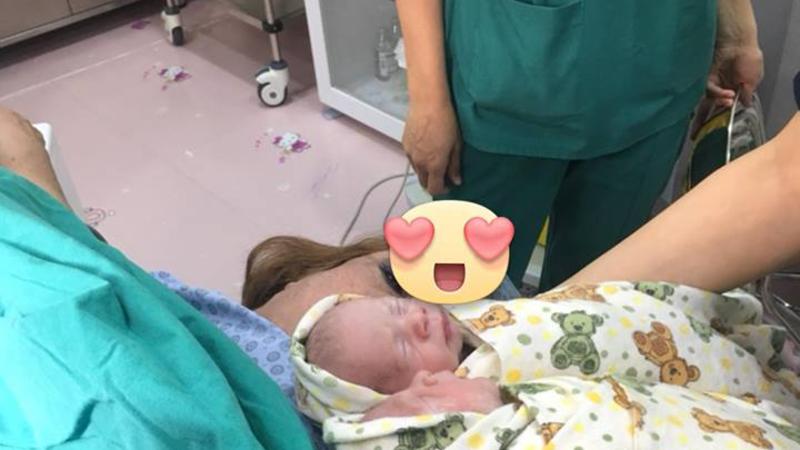 52 yaşında əkiz uşaq dünyaya gətirdi - AZƏRBAYCANDA (FOTO)