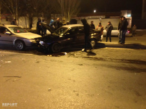 Bakıda ruhi xəstə maşın qaçıraraq qəza törədib, 2 nəfər yaralanıb - FOTO