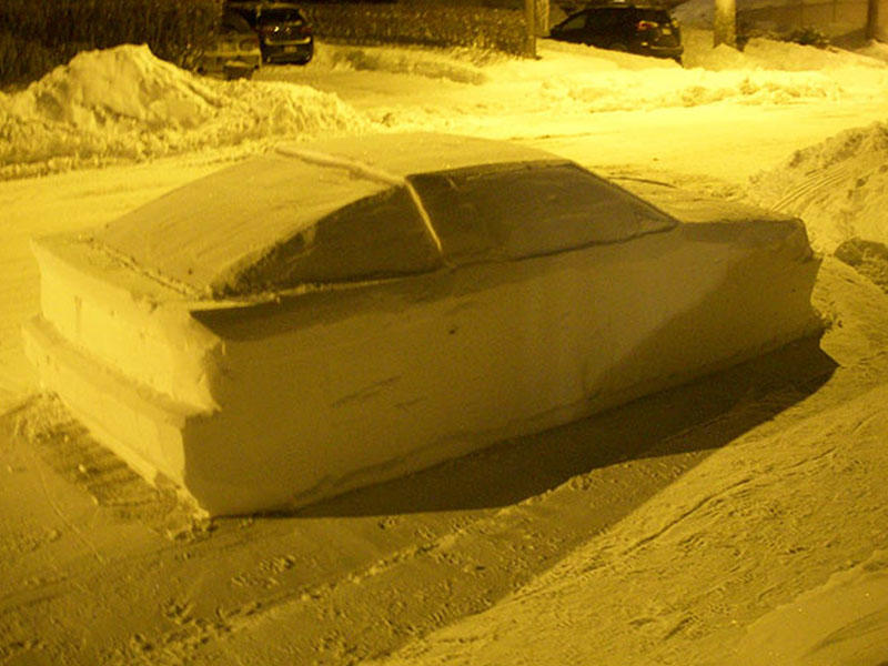 Qəribə hadisə - Polis qardan düzəldilən