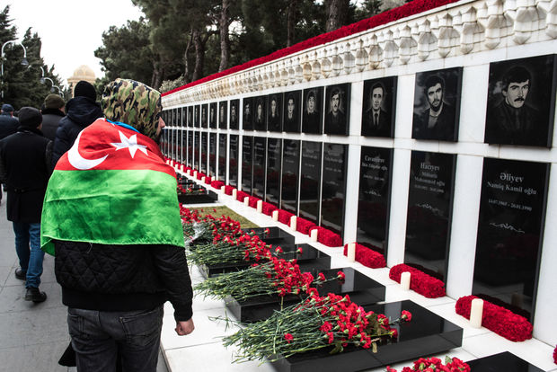 Azərbaycan xalqı 20 Yanvar şəhidlərinin xatirəsini yad edir – FOTO