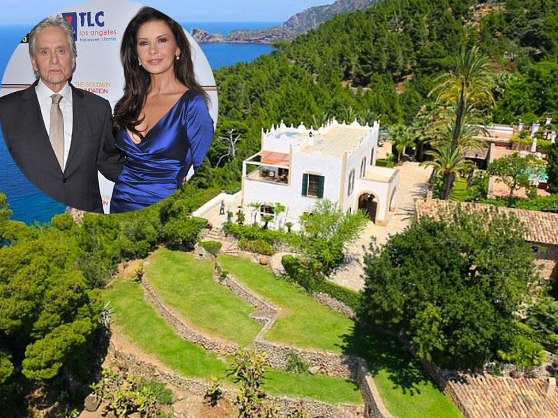 Məşhur ailə villanı sata bilmir - FOTO