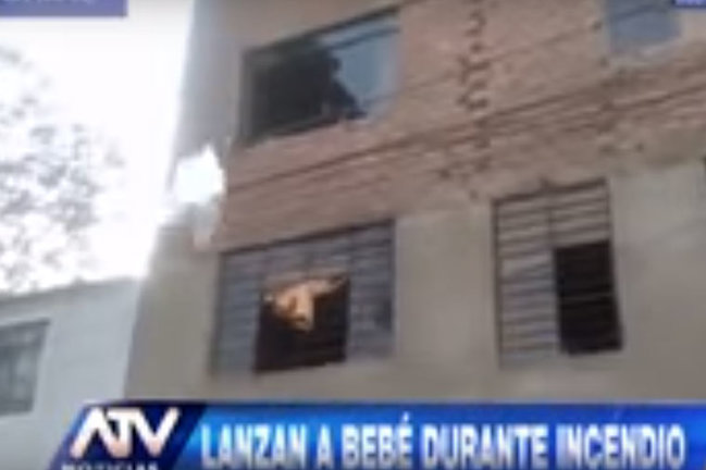 Dəhşətli mənzərə: Ana körpəsini eyvandan atdı - VİDEO