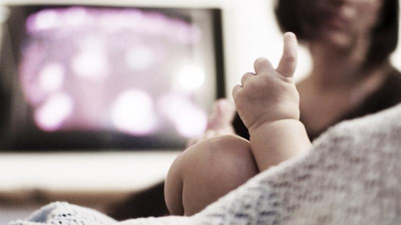 Anadan dəhşətli əməl: 4 yaşlı oğluna xlor içirdib öldürdü