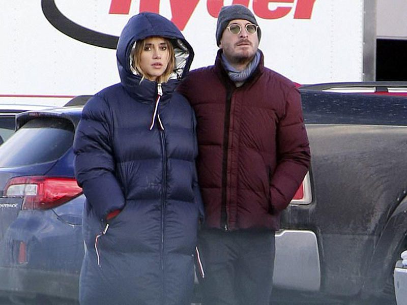 Məşhur rejissor qızı yaşında modelə vurulub - FOTO