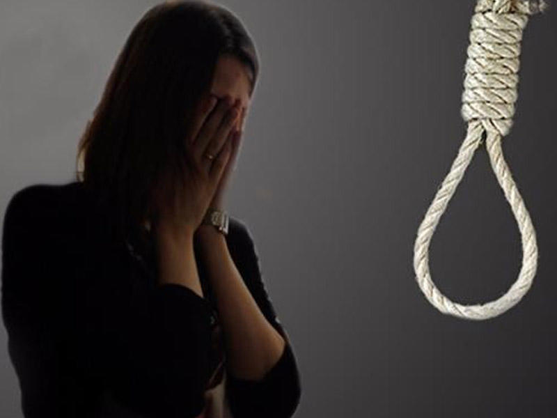 Ağsuda DƏHŞƏT: 3 uşaq anası özünü öldürdü