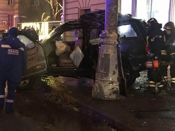 Moskvada avtomobil dayanacağa çırpılıb: Ölən və yaralanlar var – VİDEO