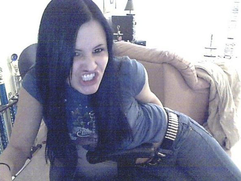 28 yaşlı qız çılpaq şəkillərinə gör işindən qovuldu - FOTO