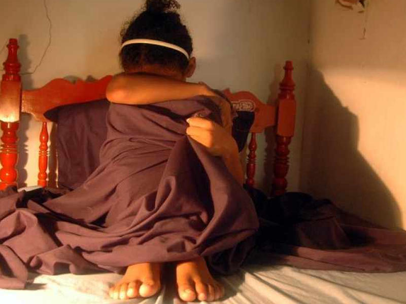 14 yaşlı qızı xalasının əri zorladı: anası 3 il gizlətdi - Evdə yox idilər ... - FOTO