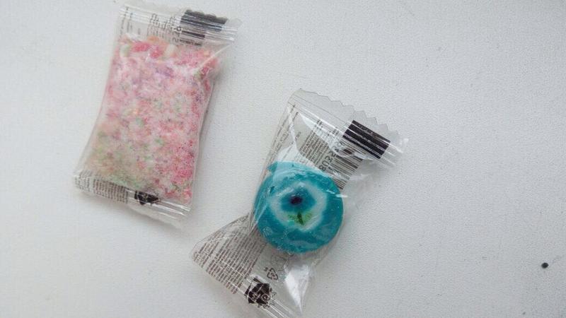 Bakıda məktəbin qarşısında uşaqlara narkotik tərkibli KONFET PAYLANIR - ŞOK İDDİA - FOTO/VİDEO