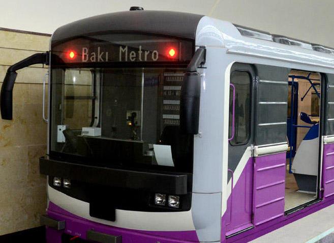 Bakı metrosunda hadisə - 26 yaşlı gənc qatar relsinə tullanaraq qaçmağa başladı