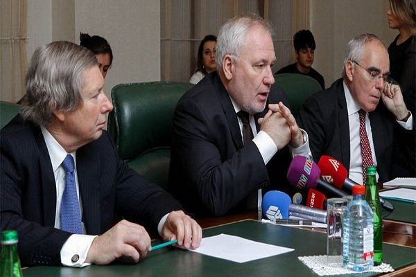 Həmsədrlər regiona gəlir