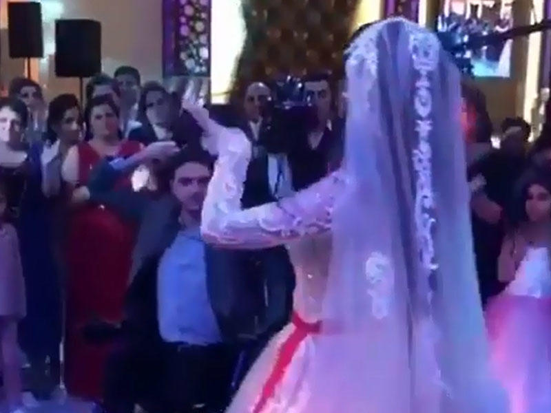 Hər kəs Bakıdakı bu toydan danışır: gəlin ayaqlarını itirən qardaşının önündə elə rəqs etdi ki ... - VİDEO