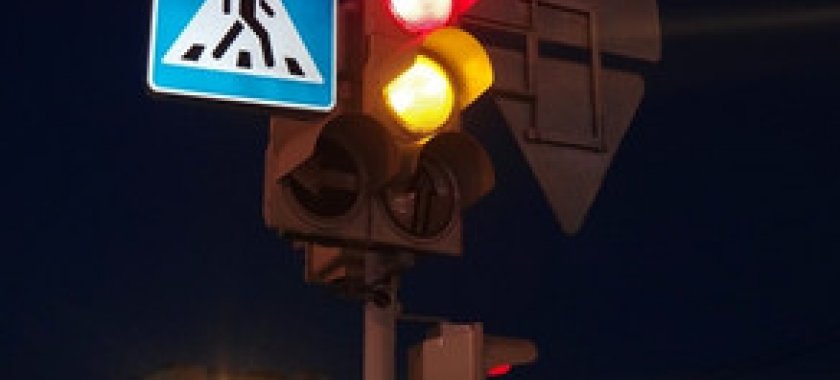 Bakıda piyada keçidindən istifadə etməyən kişini avtomobil vurub