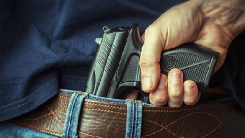 Məktəbin həyətində CİNAYƏT - Kürəkən keçmiş qayınatasını GÜLLƏLƏDİ