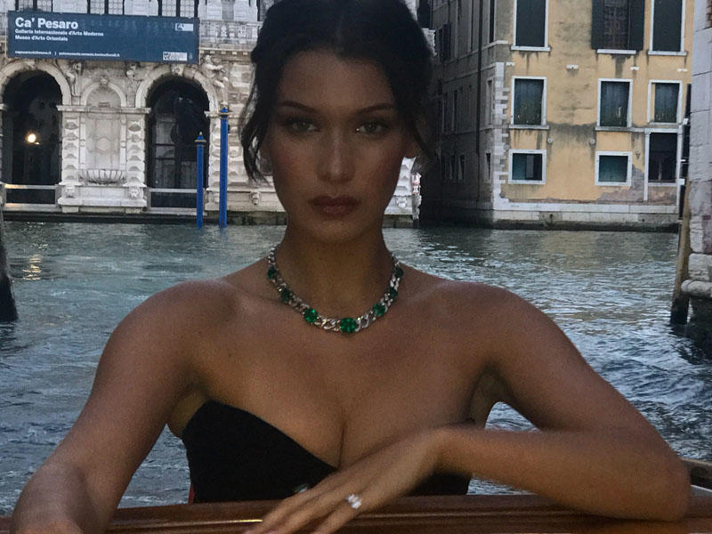 Məşhur model yeni fotolar paylaşıb