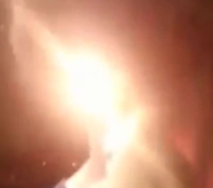 Mərcə görə saqqalını yandırdı - VİDEO