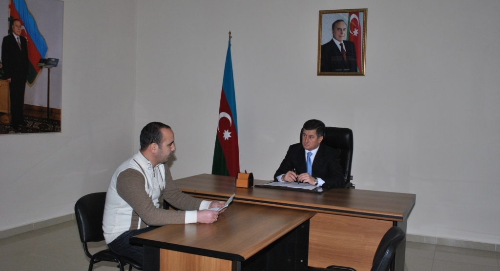 Kərəm Həsənov Şamaxıda vətəndaşların müraciətlərini dinləyib