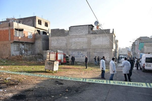 Suriyadan atılan raket Türkiyədə restoranı partladıb