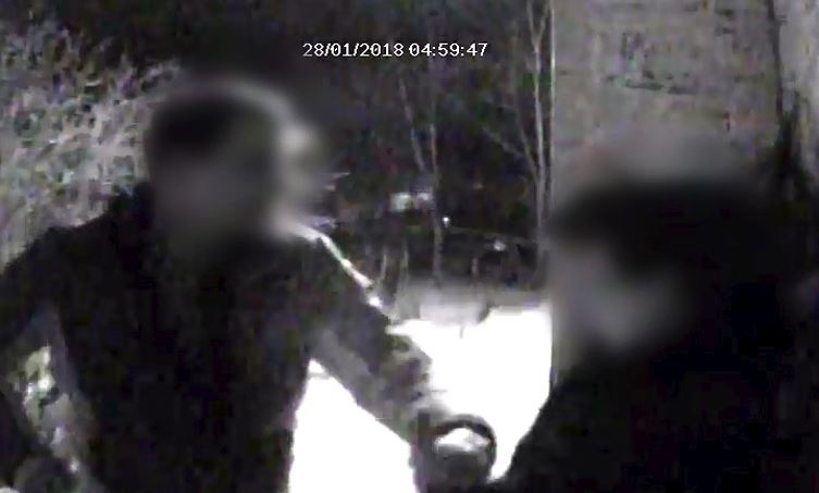 Öpüşmək istəməyən sevgilisinə şok yaşatdı – Video