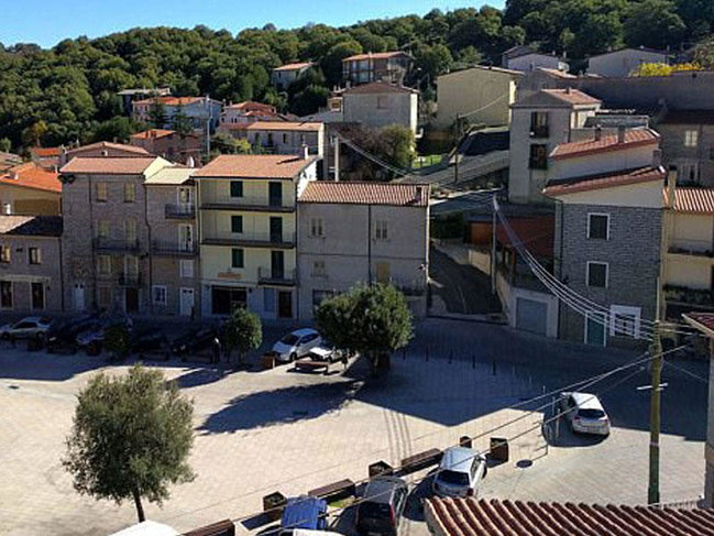 2 manata ev satılır - FOTOLAR