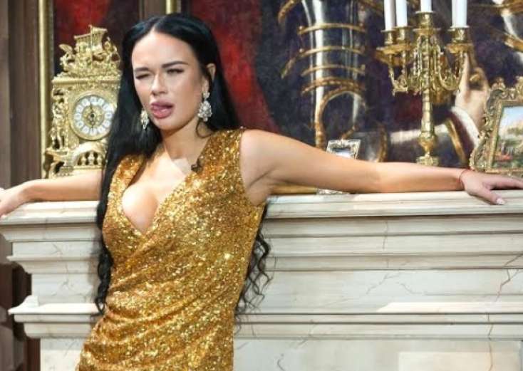 Tanınmış aparıcının açıq-saçıq fotoları tənqidə - MƏRUZ QALDI + FOTOLAR (18+)