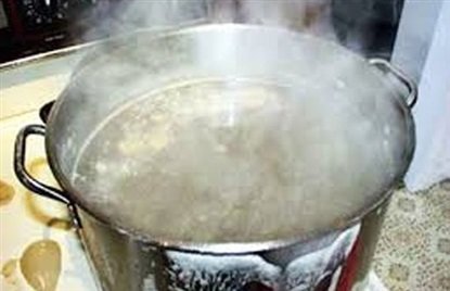 2 yaşlı uşaq qaynar qazana düşdü, diri-diri yandı